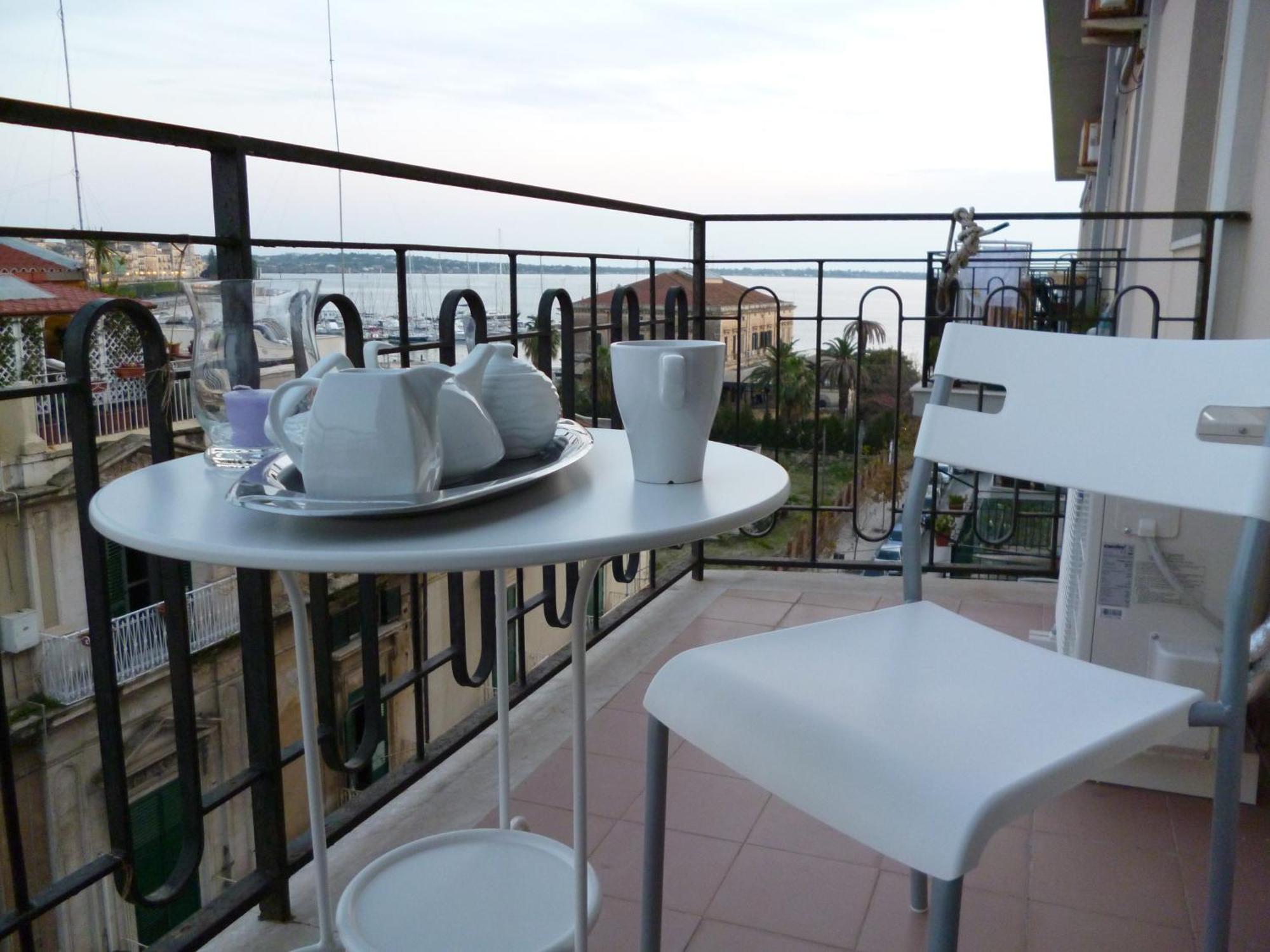 B&B Le Grand Bleu Siracusa - One Hundred Steps From Ortigia -Sea View - Syracuse Eksteriør bilde