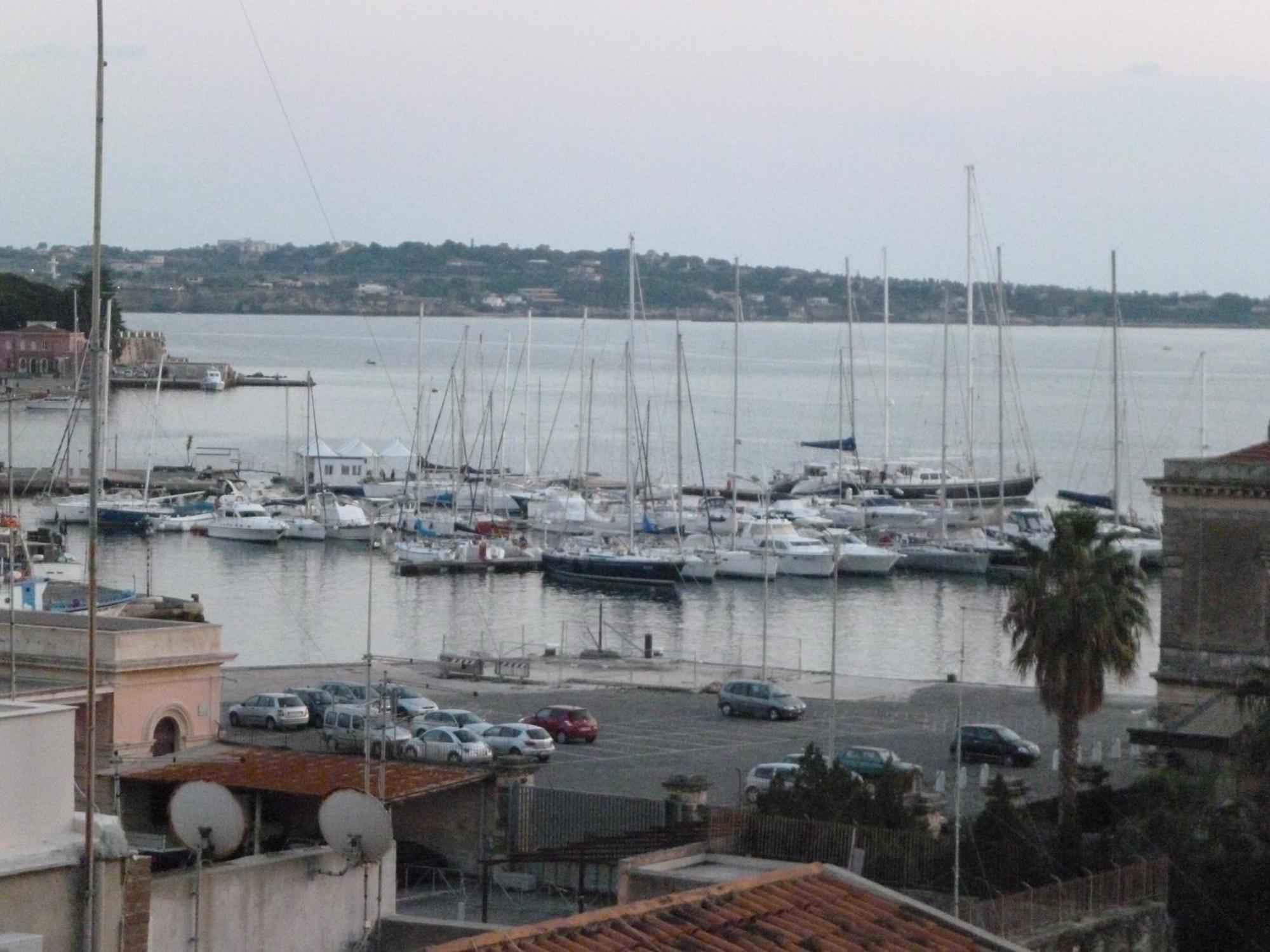 B&B Le Grand Bleu Siracusa - One Hundred Steps From Ortigia -Sea View - Syracuse Eksteriør bilde