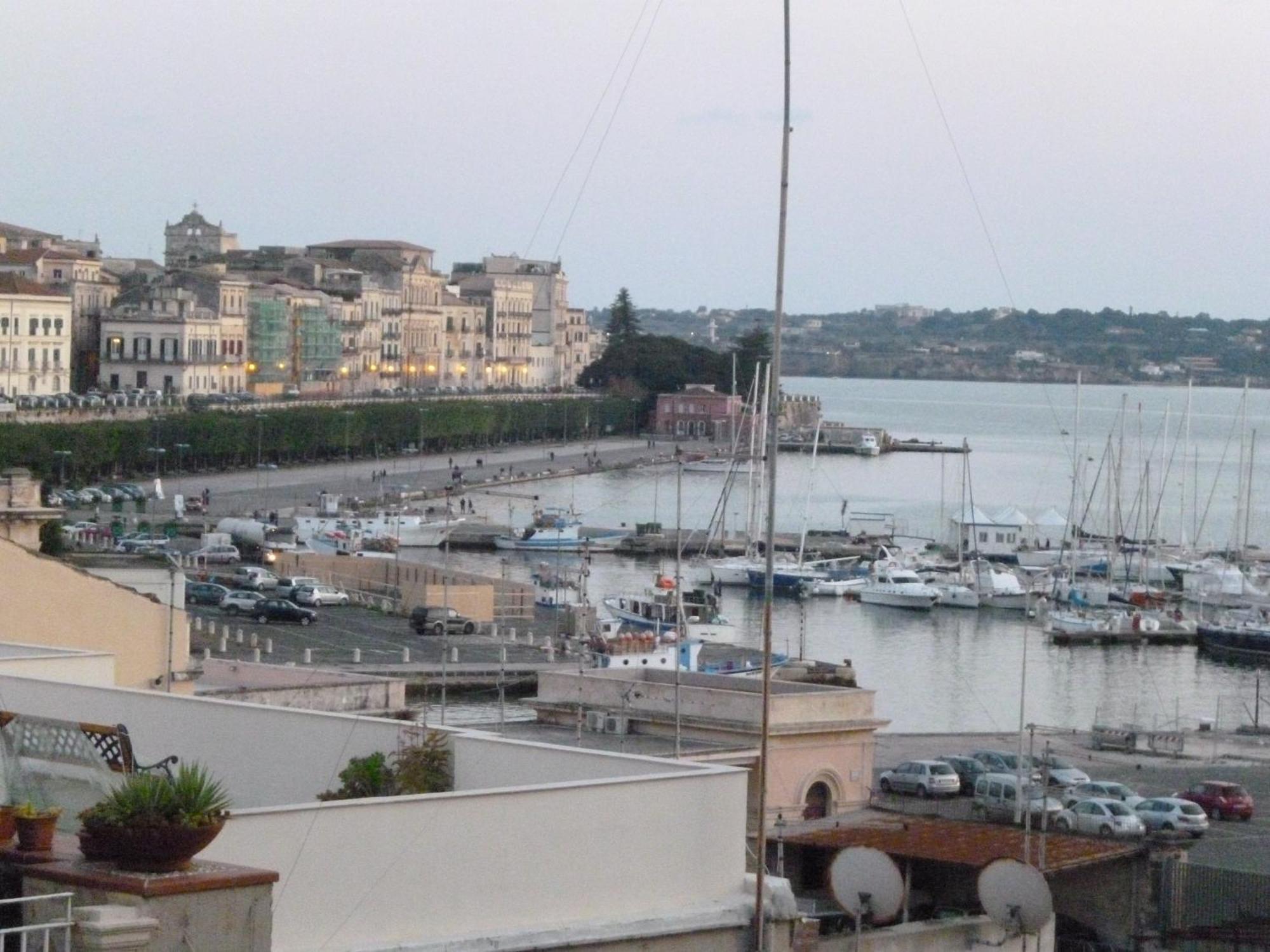 B&B Le Grand Bleu Siracusa - One Hundred Steps From Ortigia -Sea View - Syracuse Eksteriør bilde